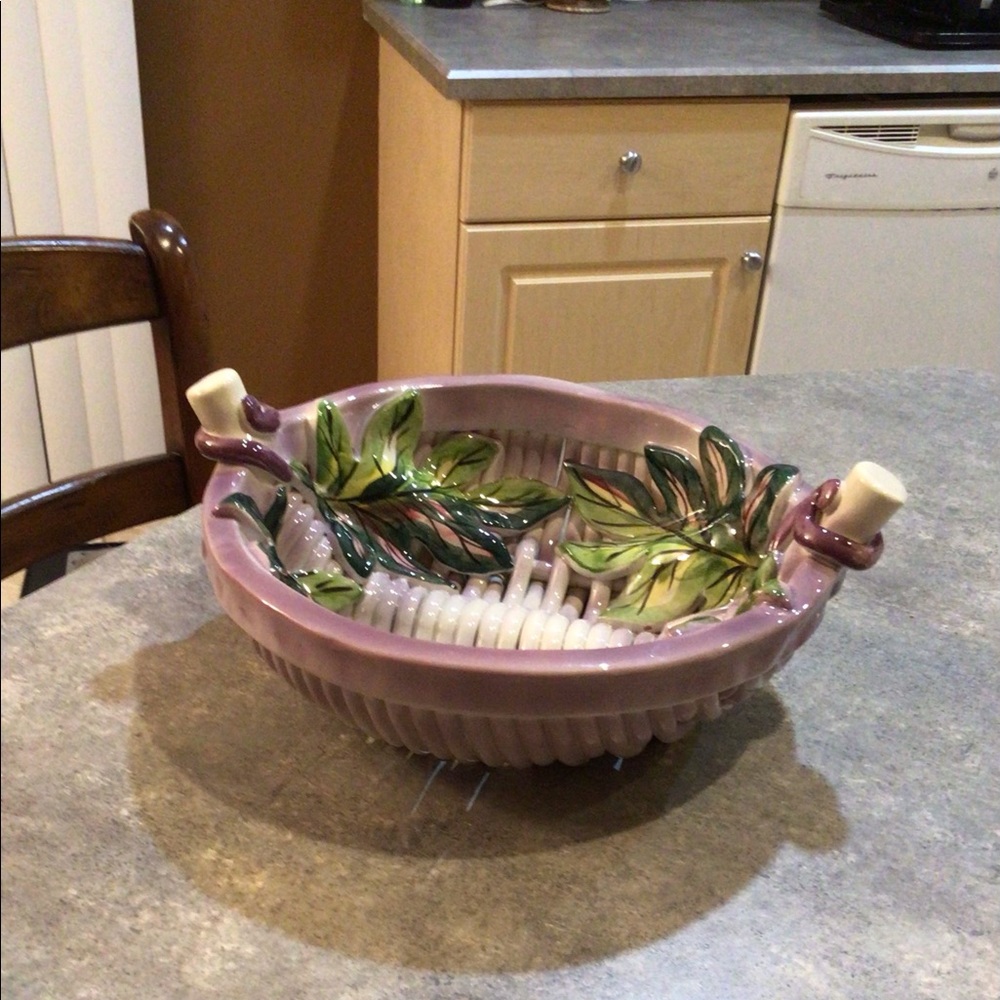 Solid Ceramic Vine Bed Fruit Bowl
